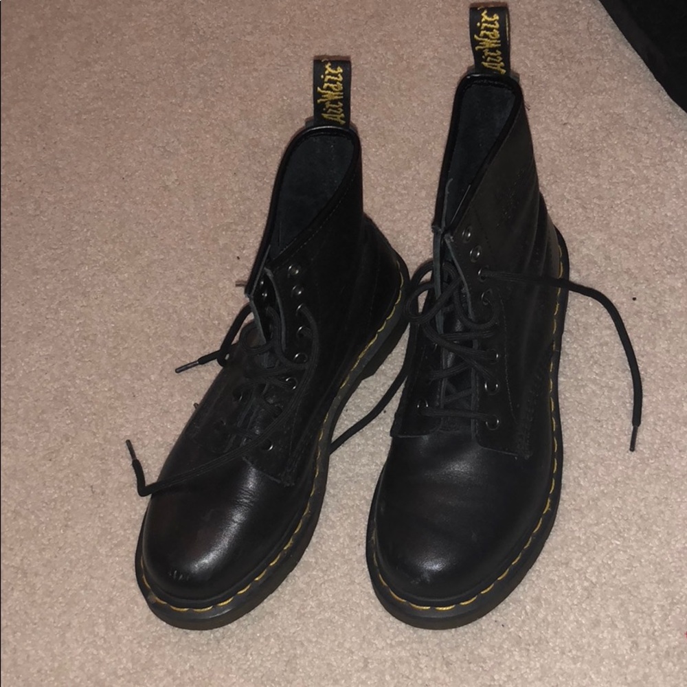 Women’s 1460 smooth doc martens